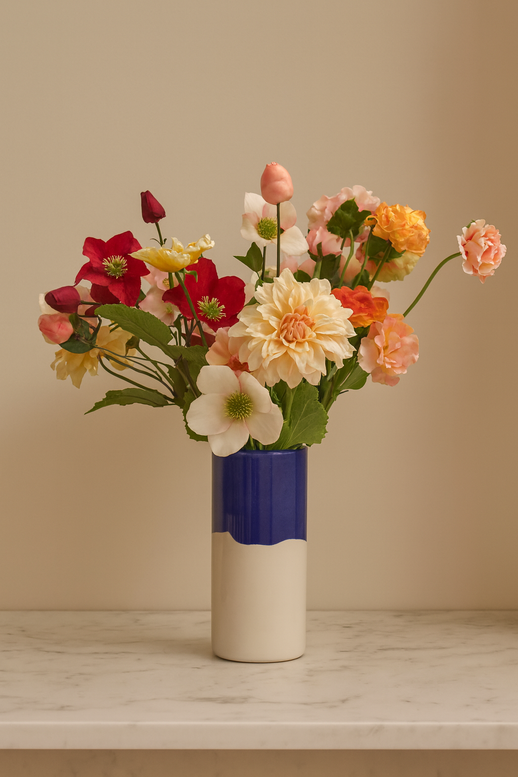 Composition florale XL — dahlia, hellébore, anémone